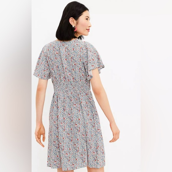 Floral Flutter V-Neck Pocket Dress petite 6 like new - Picture 3 of 5